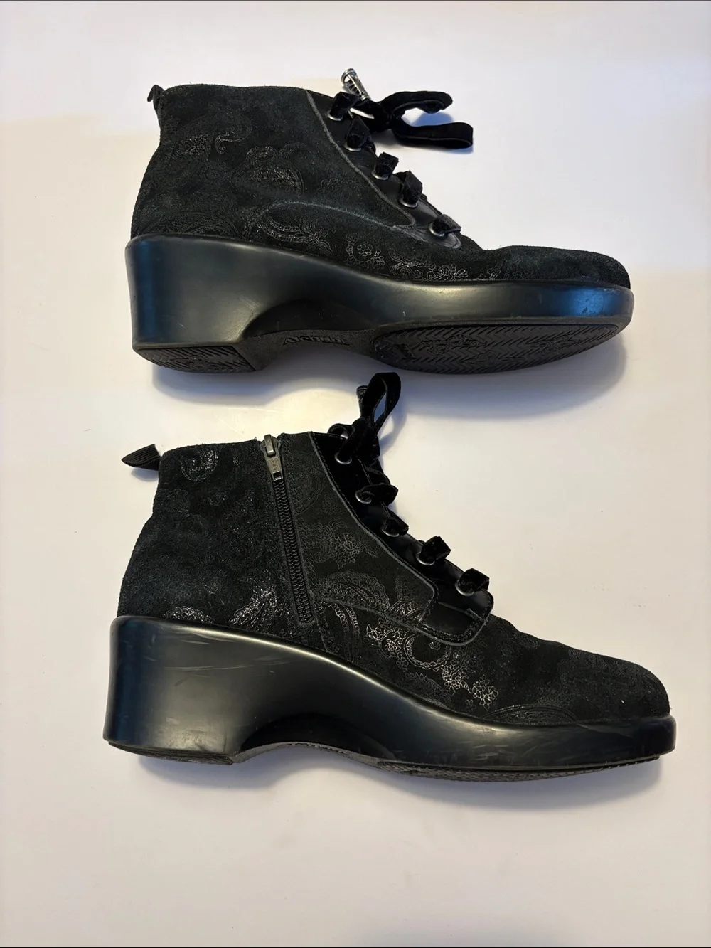 Algeria Black suede women’s Lace-Up Ankle Boots size 38 (7.5) w/ subtle pattern